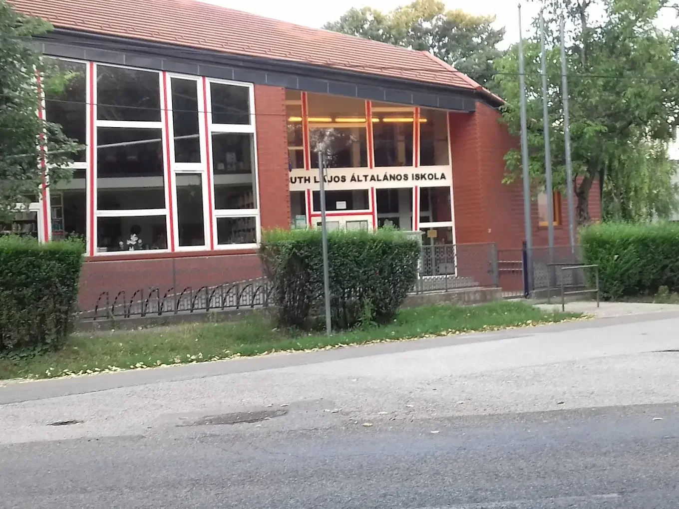 Tinnye – Kossuth Lajos Általános Iskola